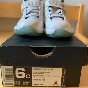 Gently used Jordan 11 toddler sz6